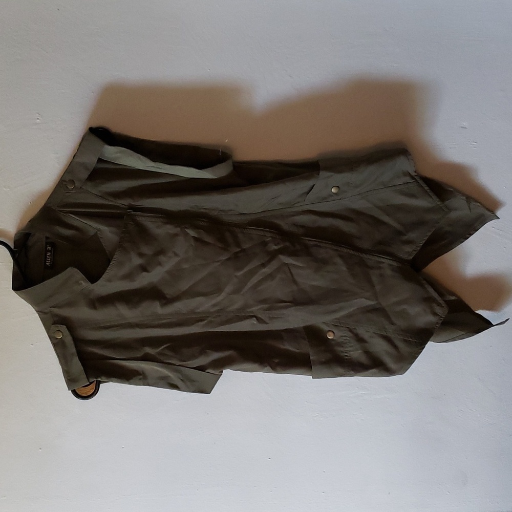 Allen B | Olive Green Zip-up Short-Sleeve Blouse | XS | NWOT